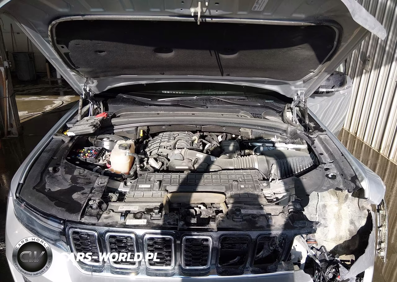 2023 Jeep Grand Cherokee Limited 4X4 VIN:1C4RJHBG1P8741900 - 10