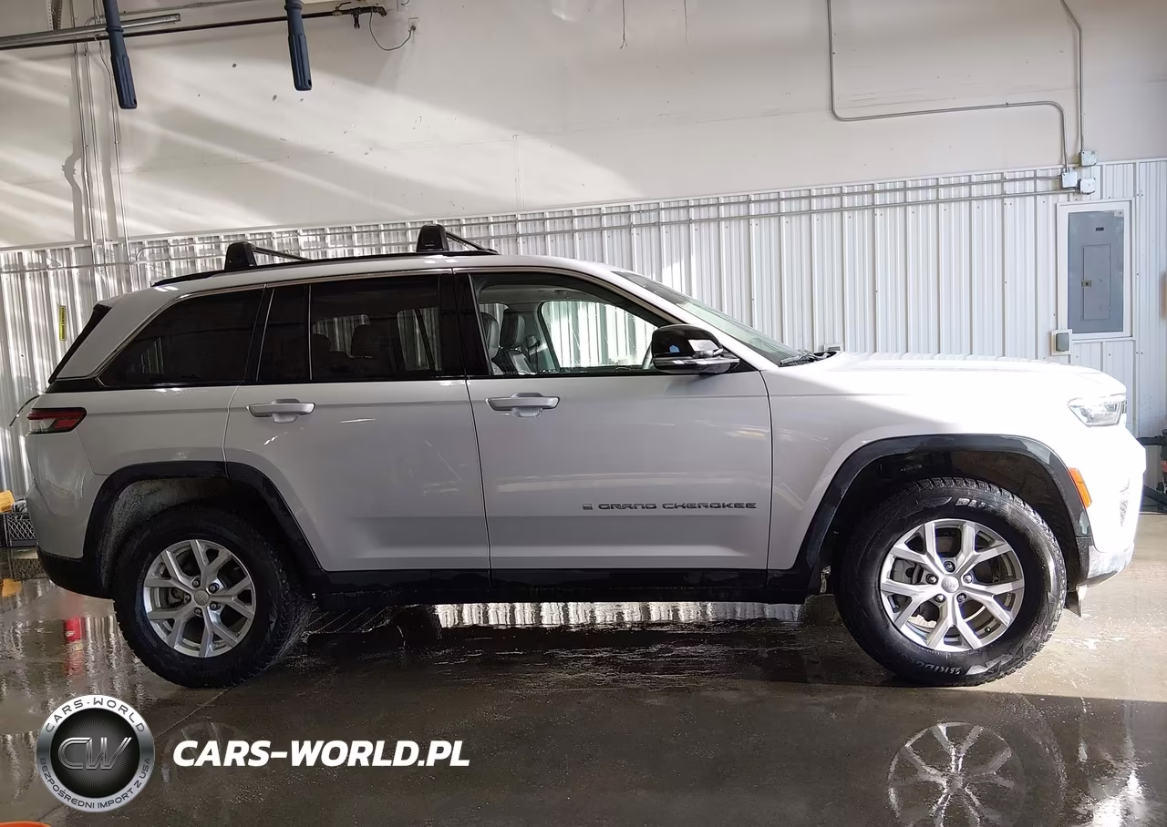 2023 Jeep Grand Cherokee Limited 4X4 VIN:1C4RJHBG1P8741900 - 13