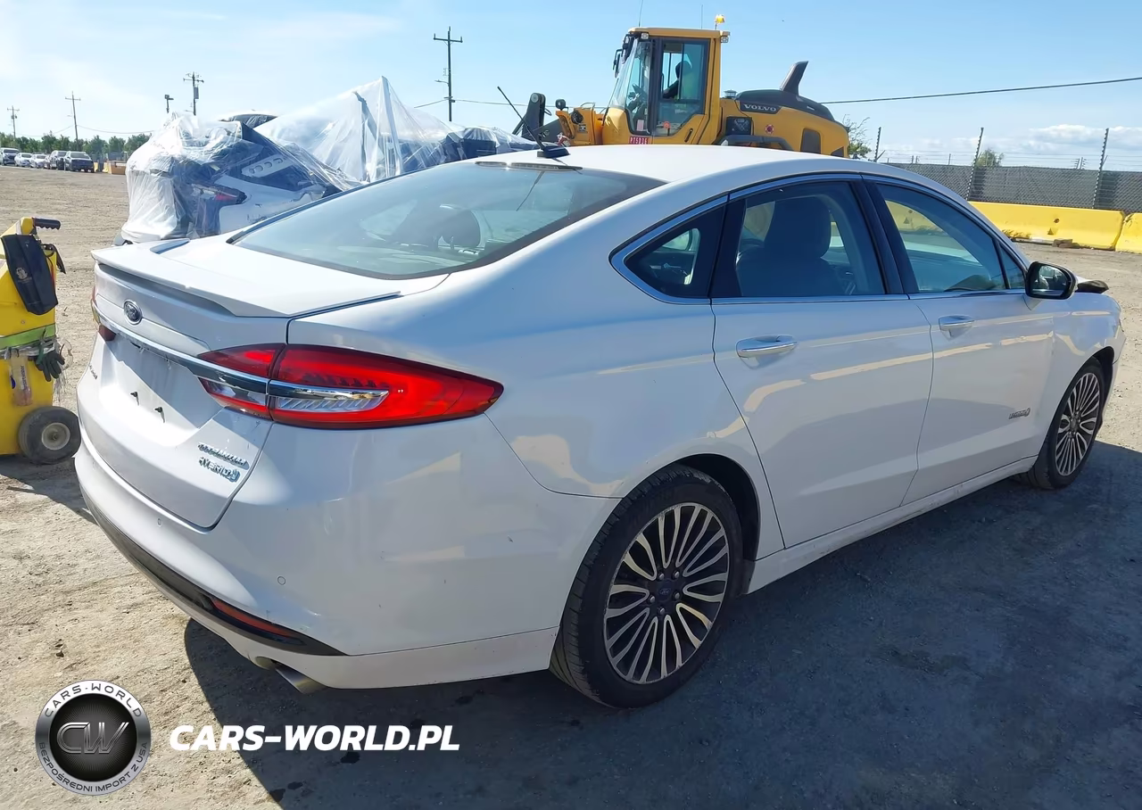 2018 Ford Fusion Hybrid Titanium VIN:3FA6P0RU3JR124671 - 4