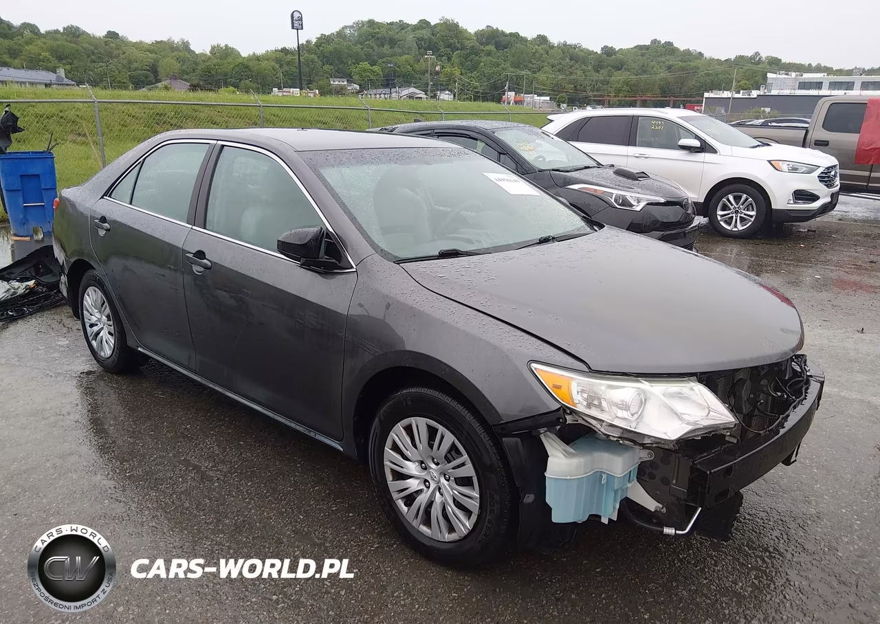 2014 Toyota Camry Le – zdjęcie 1 z 17