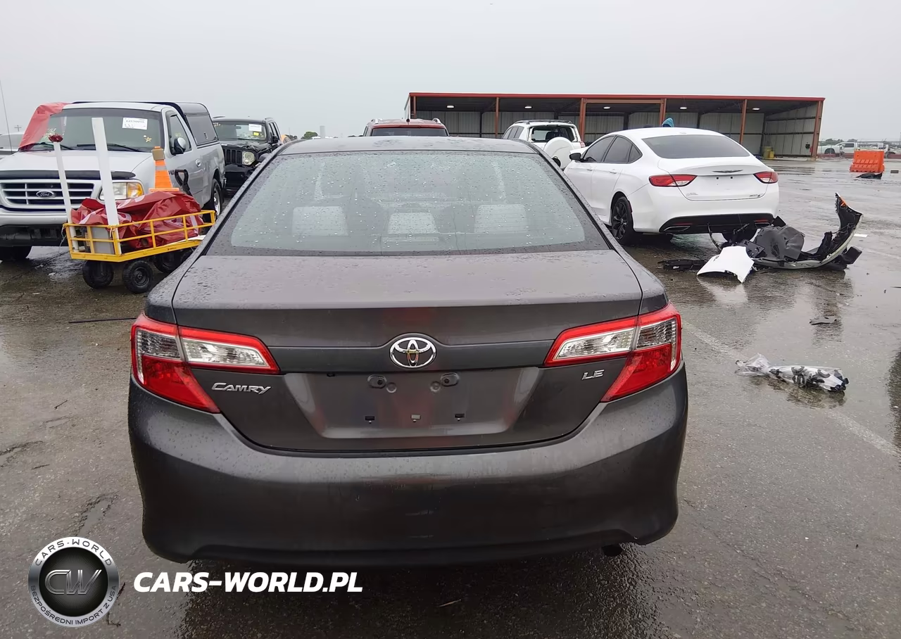 2014 Toyota Camry Le VIN:4T4BF1FK7ER431104 - 17