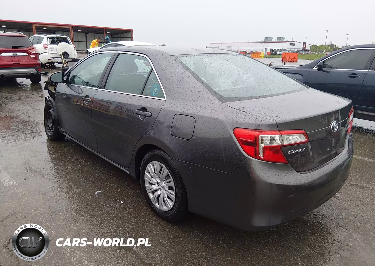 2014 Toyota Camry Le VIN:4T4BF1FK7ER431104 - 3