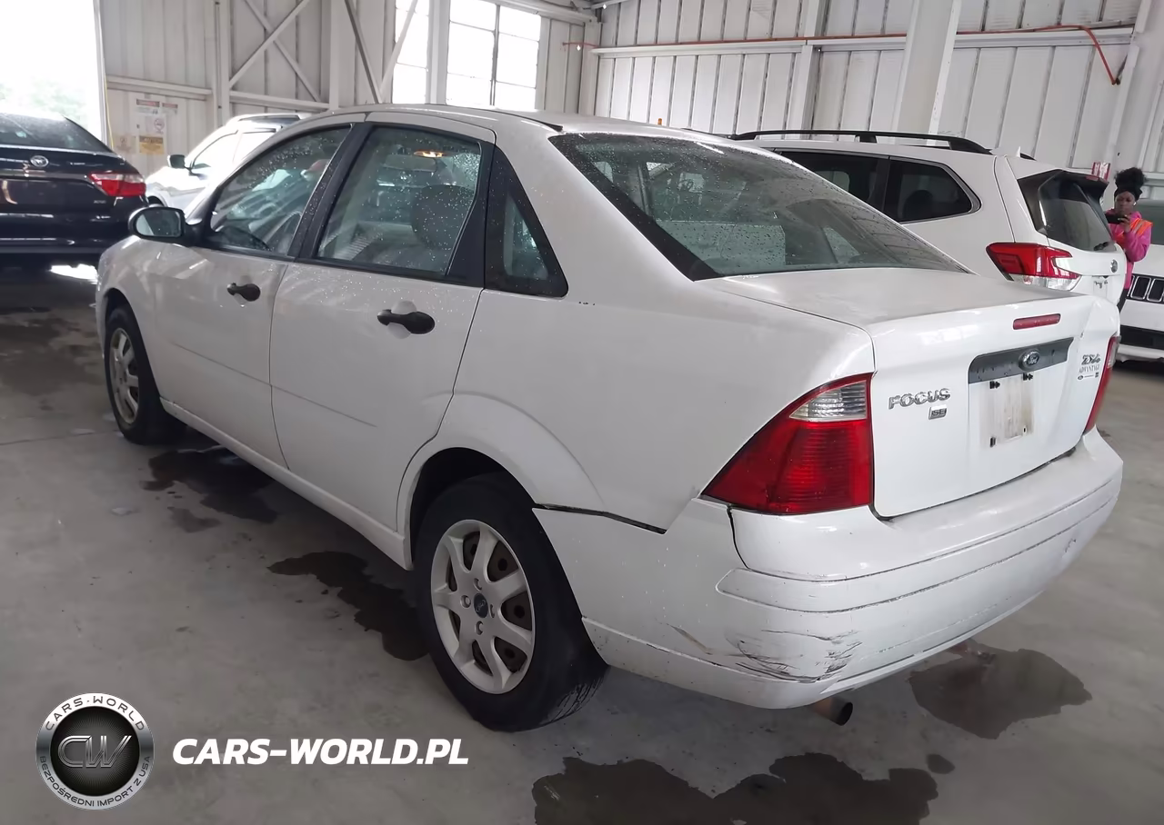 2005 Ford Focus Zx4 VIN:1FAFP34N35W258276 - 3