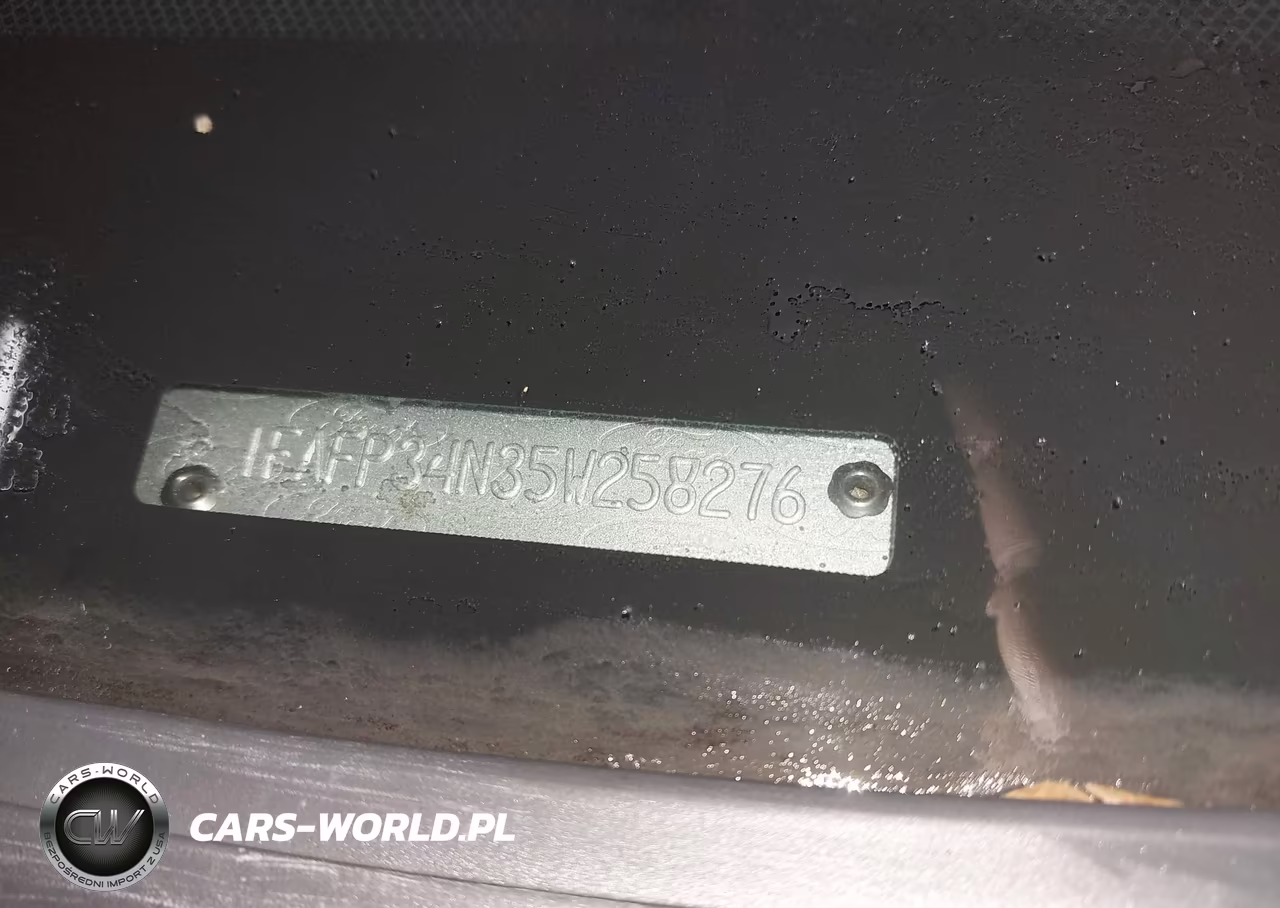 2005 Ford Focus Zx4 VIN:1FAFP34N35W258276 - 9