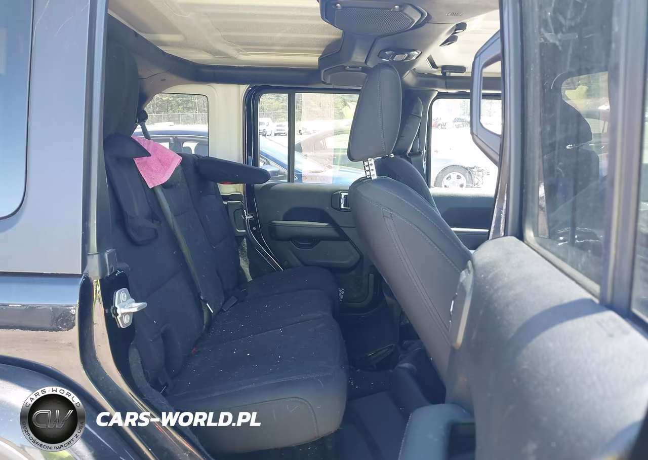 2019 Jeep Wrangler Unlimited Sahara 4X4 VIN:1C4HJXEN0KW509888 - 8