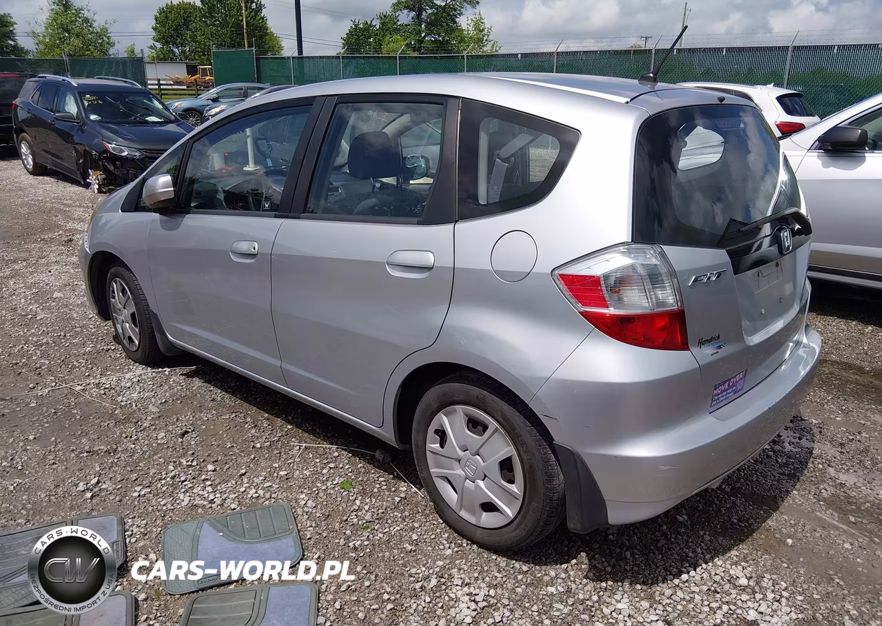 2013 Honda Fit VIN:JHMGE8H31DC054679 - 3