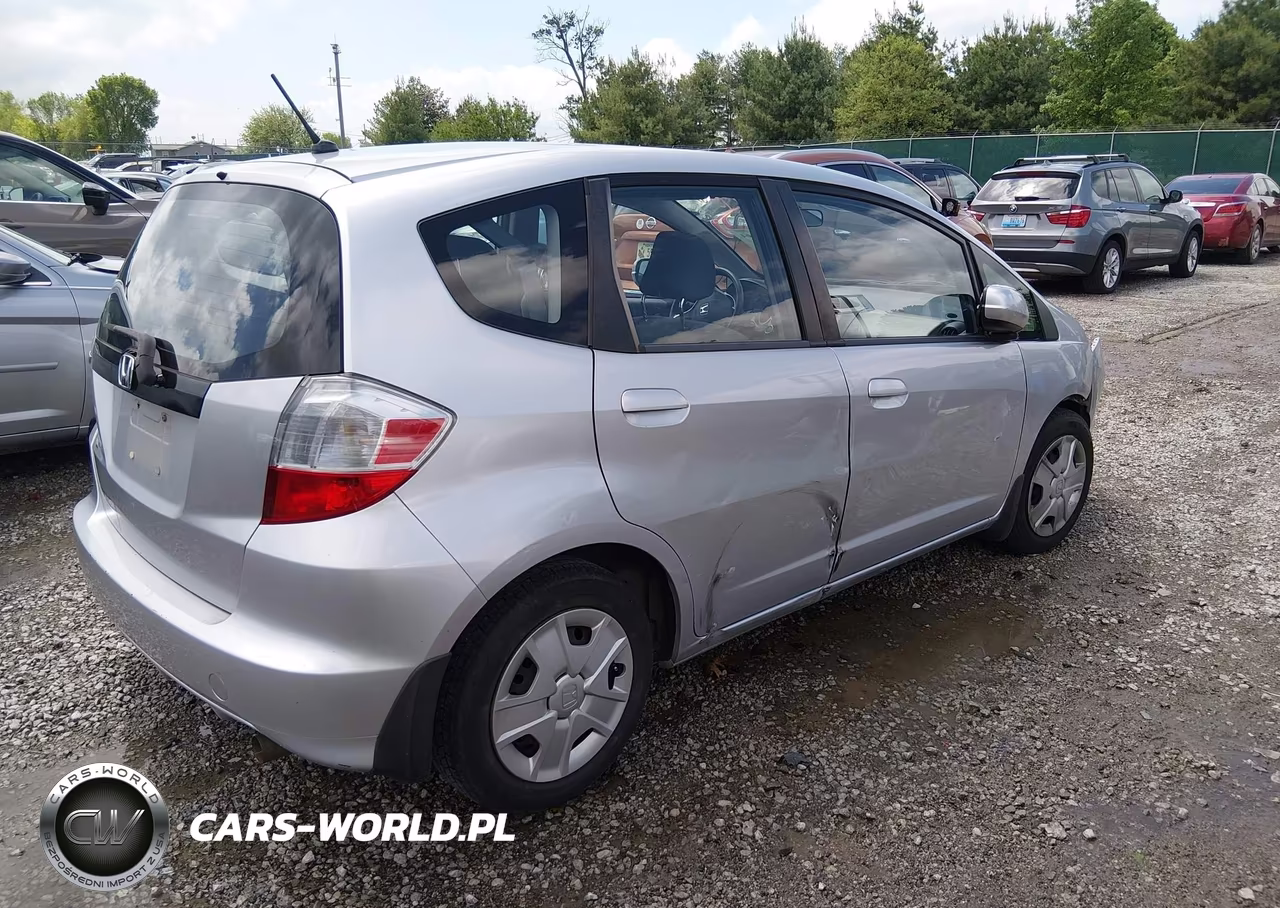 2013 Honda Fit VIN:JHMGE8H31DC054679 - 4