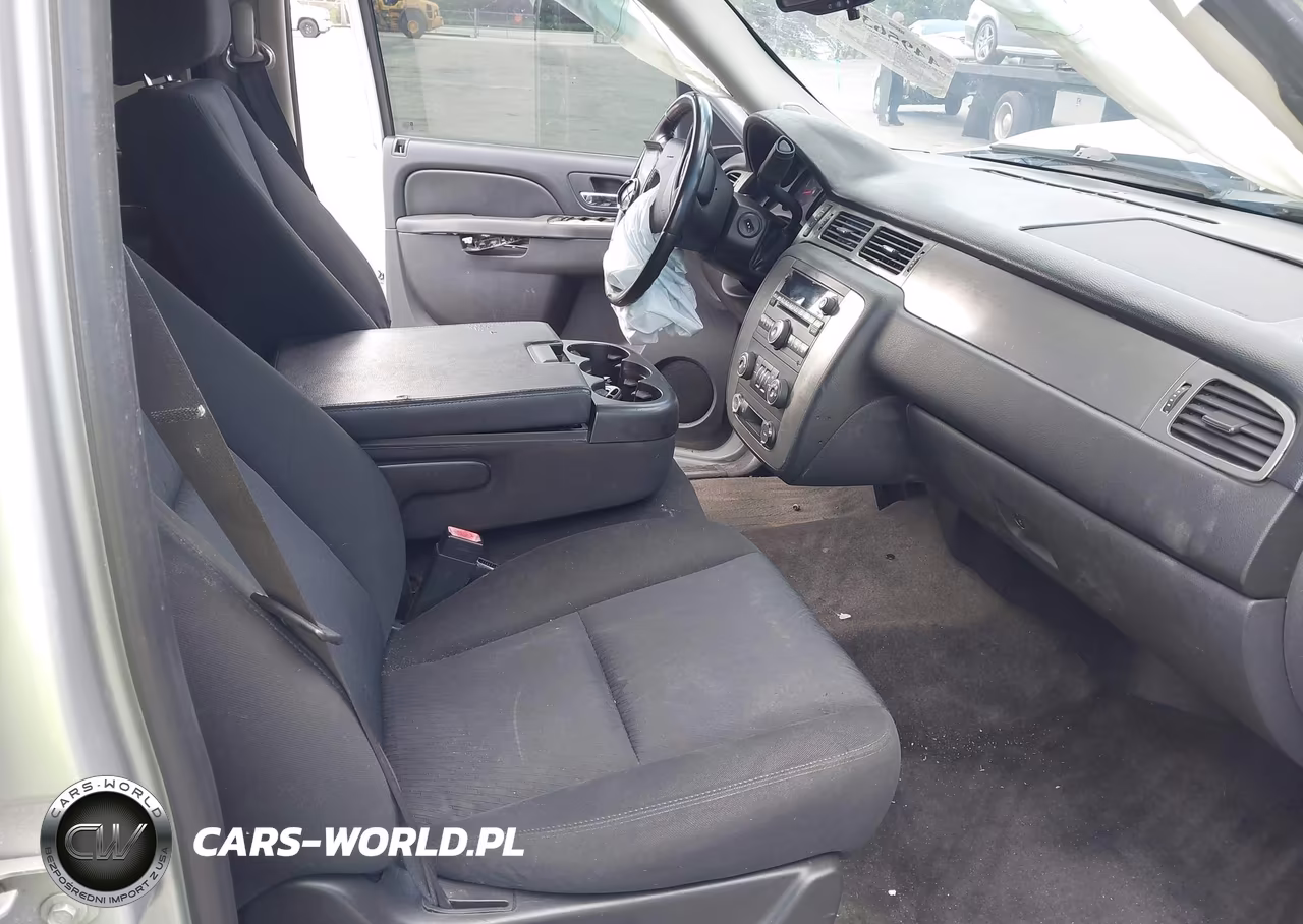 2010 Chevrolet Tahoe Ls VIN:1GNUKAE07AR208861 - 5