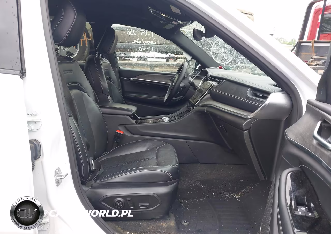 2022 Jeep Grand Cherokee L Overland 4X4 VIN:1C4RJKDGXN8638675 - 5