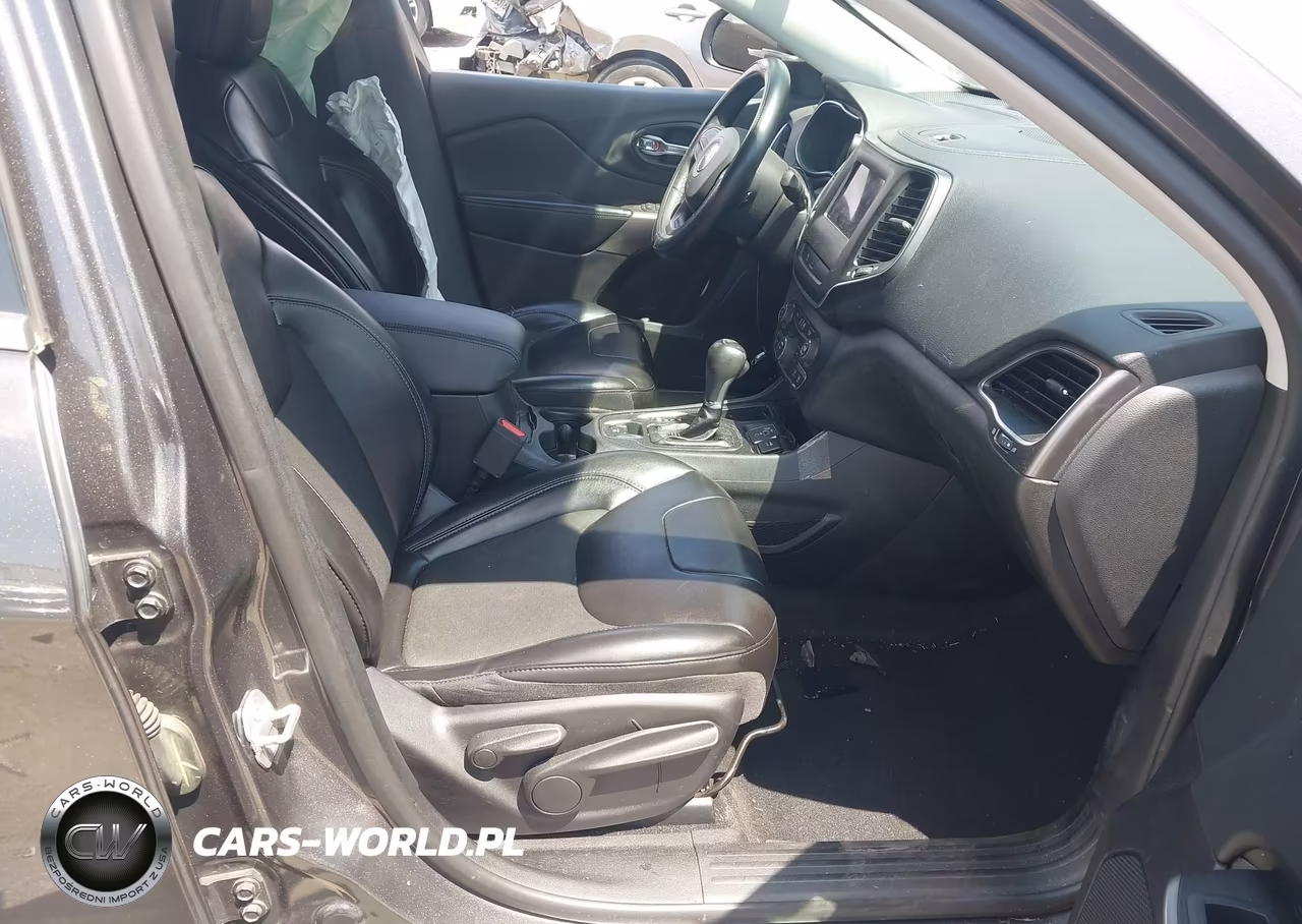 2019 Jeep Cherokee Latitude Plus Fwd VIN:1C4PJLLB7KD470113 - 5