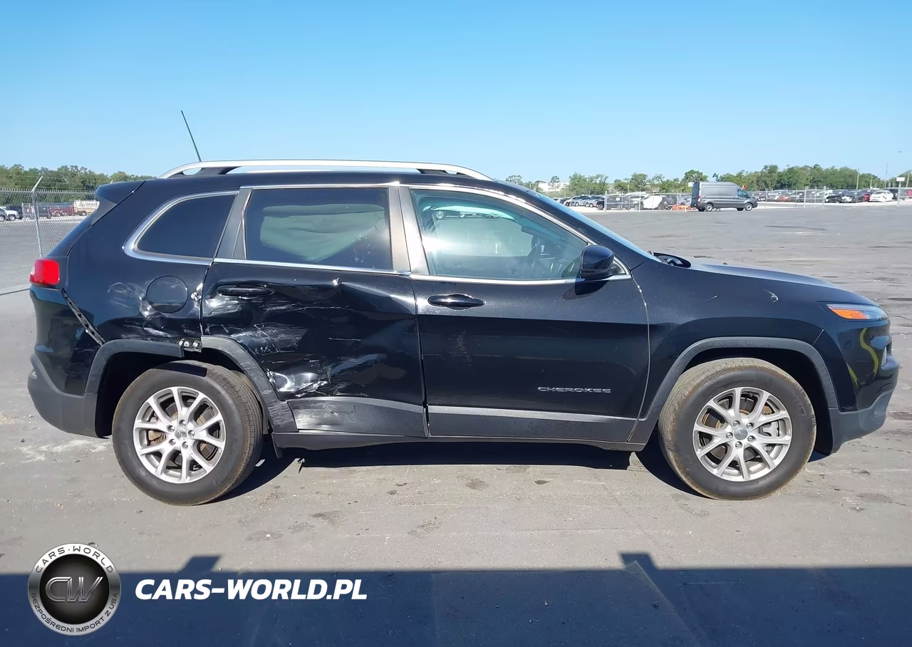 2017 Jeep Cherokee Latitude 4X4 VIN:1C4PJMCB4HW529363 - 13