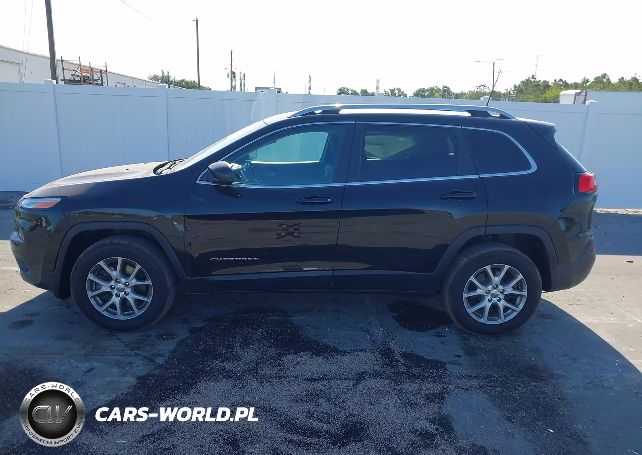 2017 Jeep Cherokee Latitude 4X4 VIN:1C4PJMCB4HW529363 - 14