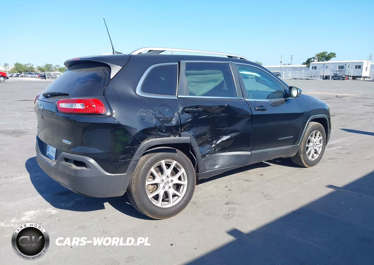 2017 Jeep Cherokee Latitude 4X4 VIN:1C4PJMCB4HW529363 - 4