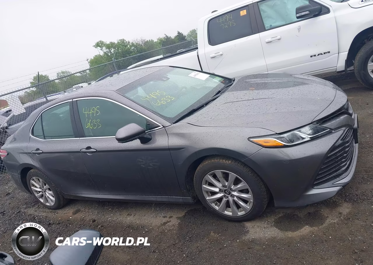 2018 Toyota Camry Le VIN:4T1B11HK3JU554219 - 13