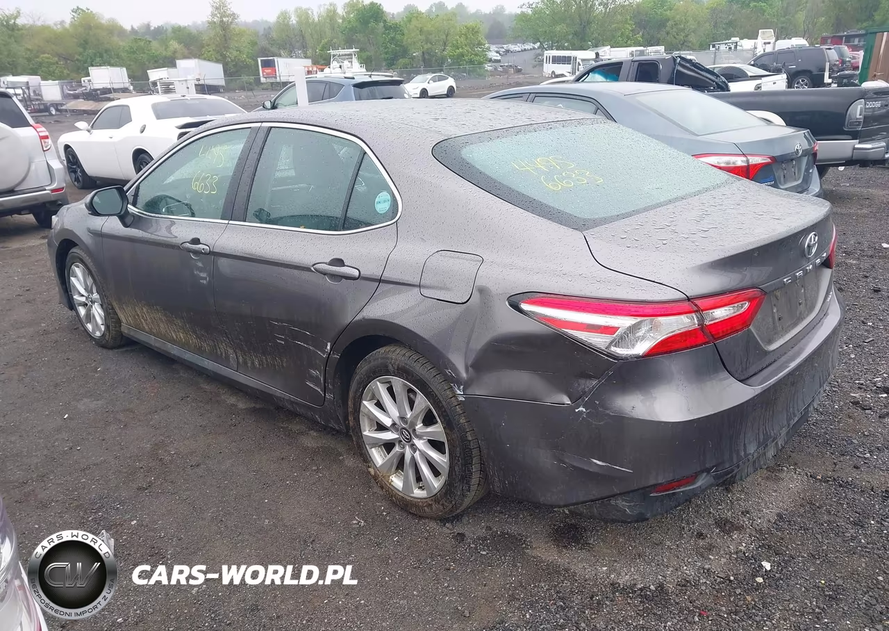 2018 Toyota Camry Le VIN:4T1B11HK3JU554219 - 3