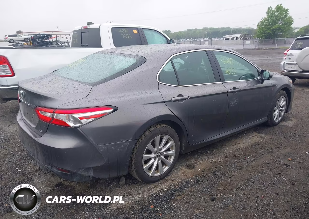 2018 Toyota Camry Le VIN:4T1B11HK3JU554219 - 4