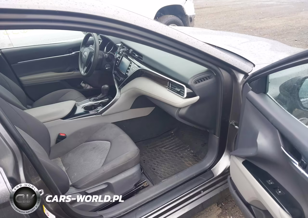 2018 Toyota Camry Le VIN:4T1B11HK3JU554219 - 5