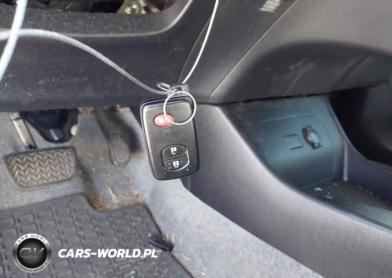 2015 Toyota Prius Two VIN:JTDKN3DU2F0464666 - 11