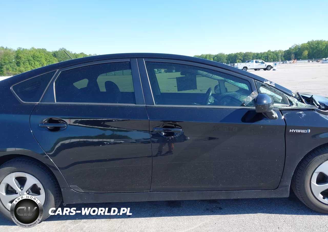 2015 Toyota Prius Two VIN:JTDKN3DU2F0464666 - 13