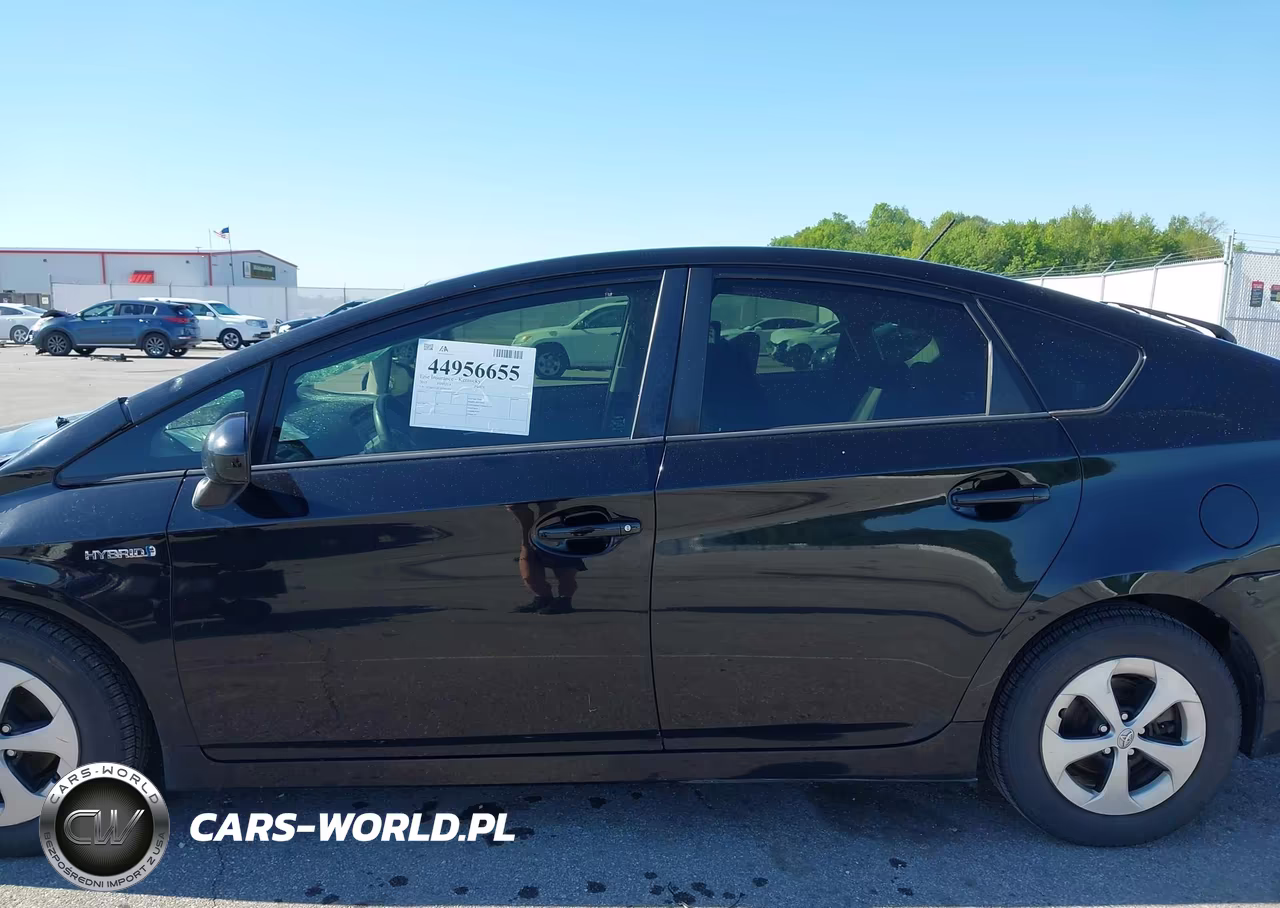 2015 Toyota Prius Two VIN:JTDKN3DU2F0464666 - 14