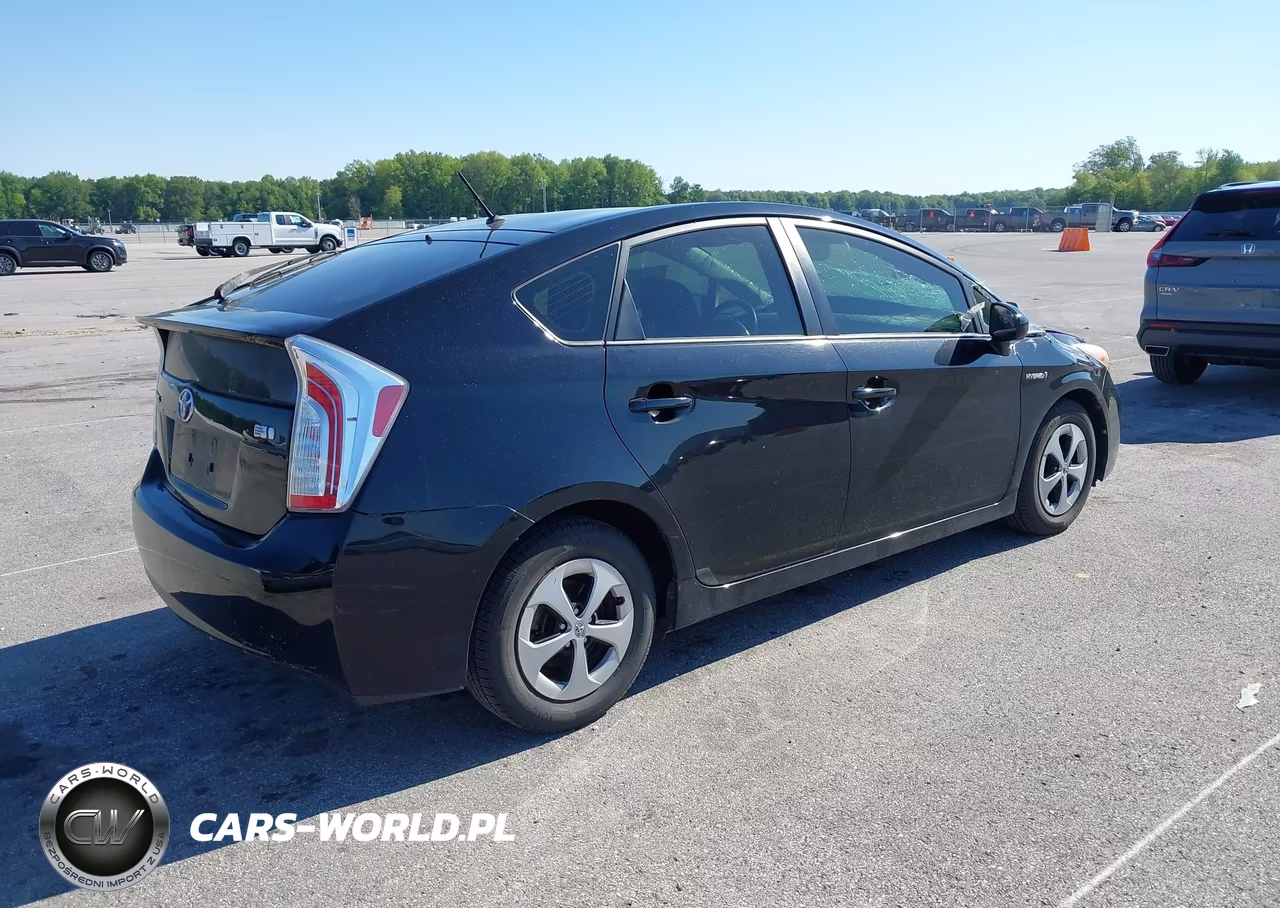 2015 Toyota Prius Two VIN:JTDKN3DU2F0464666 - 4