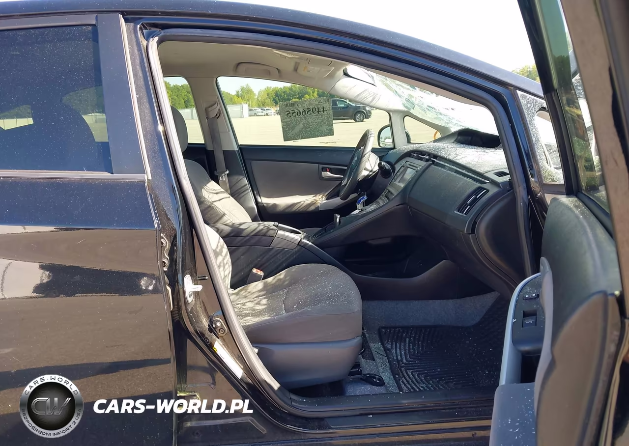 2015 Toyota Prius Two VIN:JTDKN3DU2F0464666 - 5