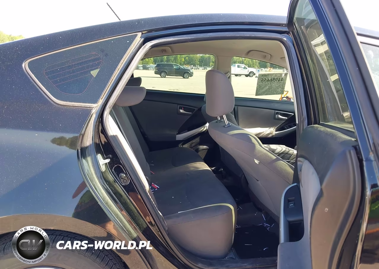2015 Toyota Prius Two VIN:JTDKN3DU2F0464666 - 8