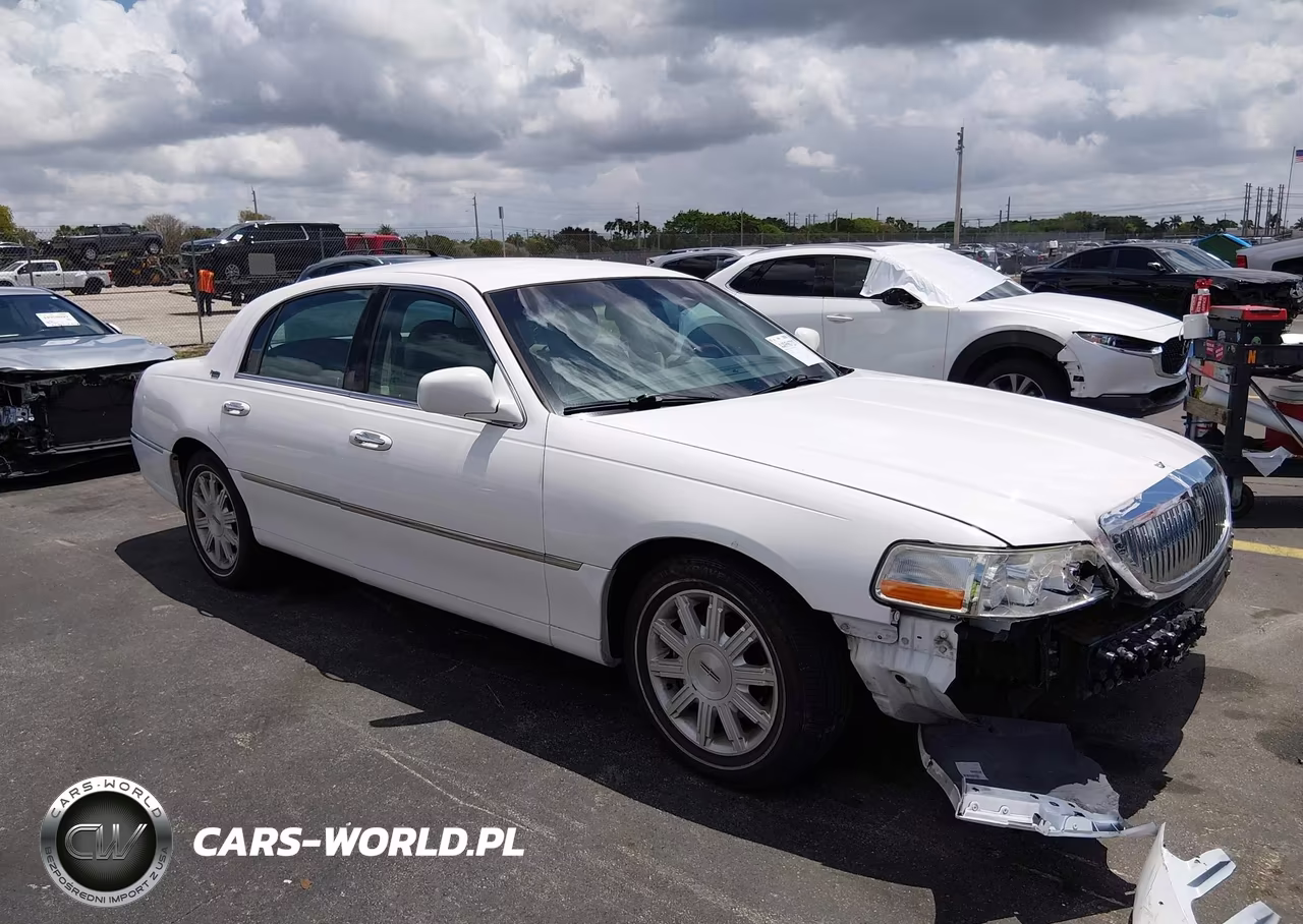 2010 Lincoln Town Car Signature Limited