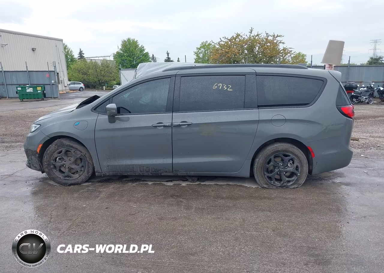 2021 Chrysler Pacifica Hybrid Limited VIN:2C4RC1S74MR573087 - 14