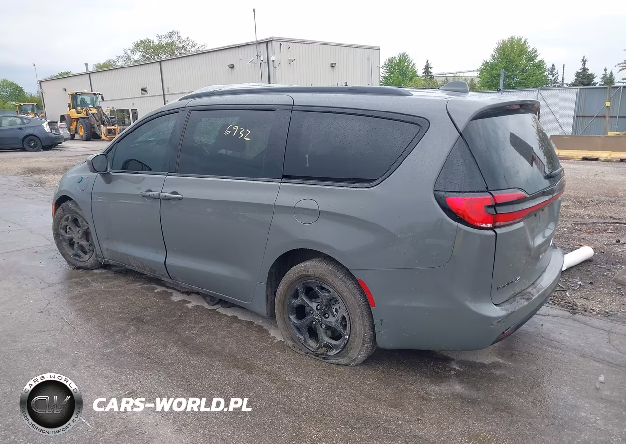 2021 Chrysler Pacifica Hybrid Limited VIN:2C4RC1S74MR573087 - 3