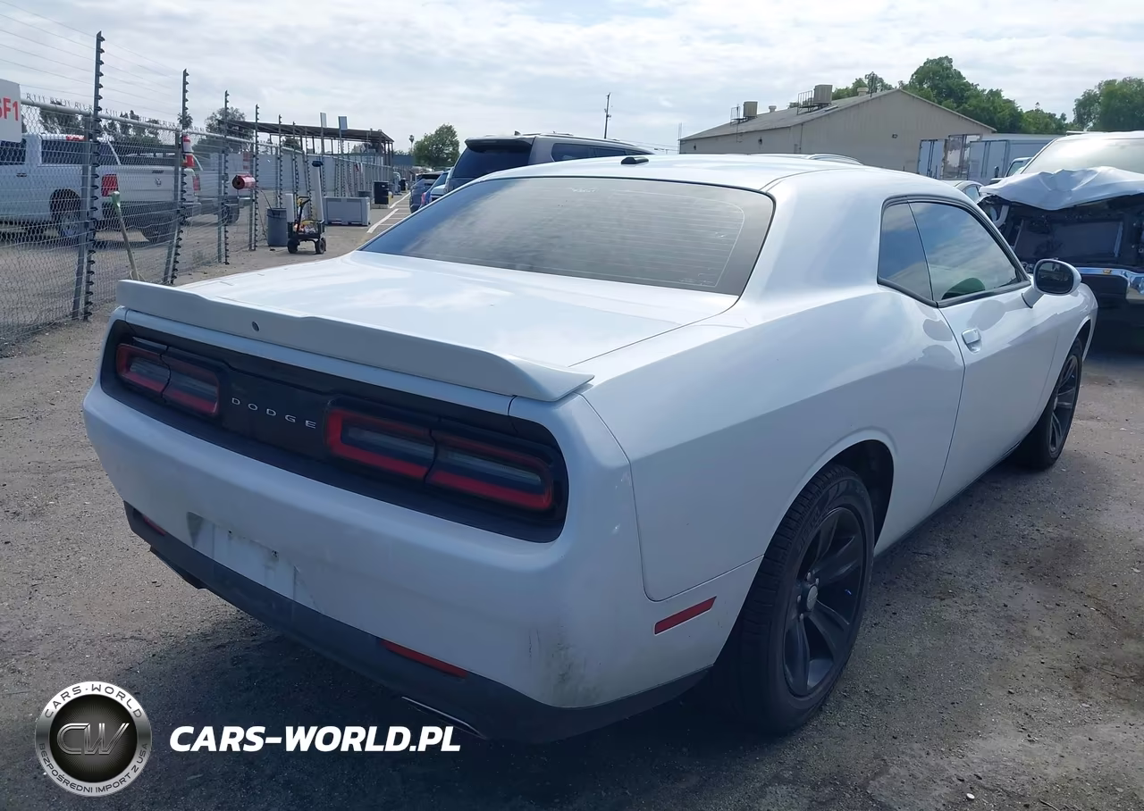 2019 Dodge Challenger Sxt VIN:2C3CDZAG9KH687760 - 4