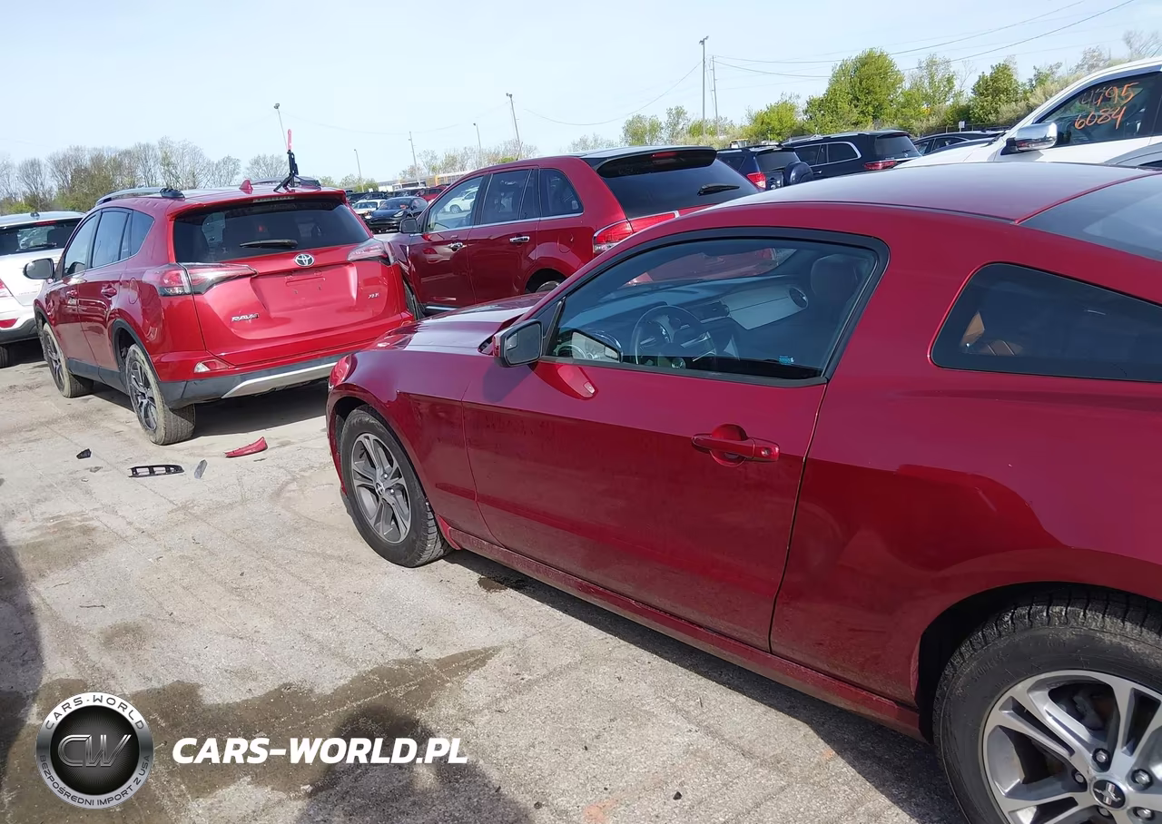 2014 Ford Mustang V6 Premium VIN:1ZVBP8AMXE5269182 - 14