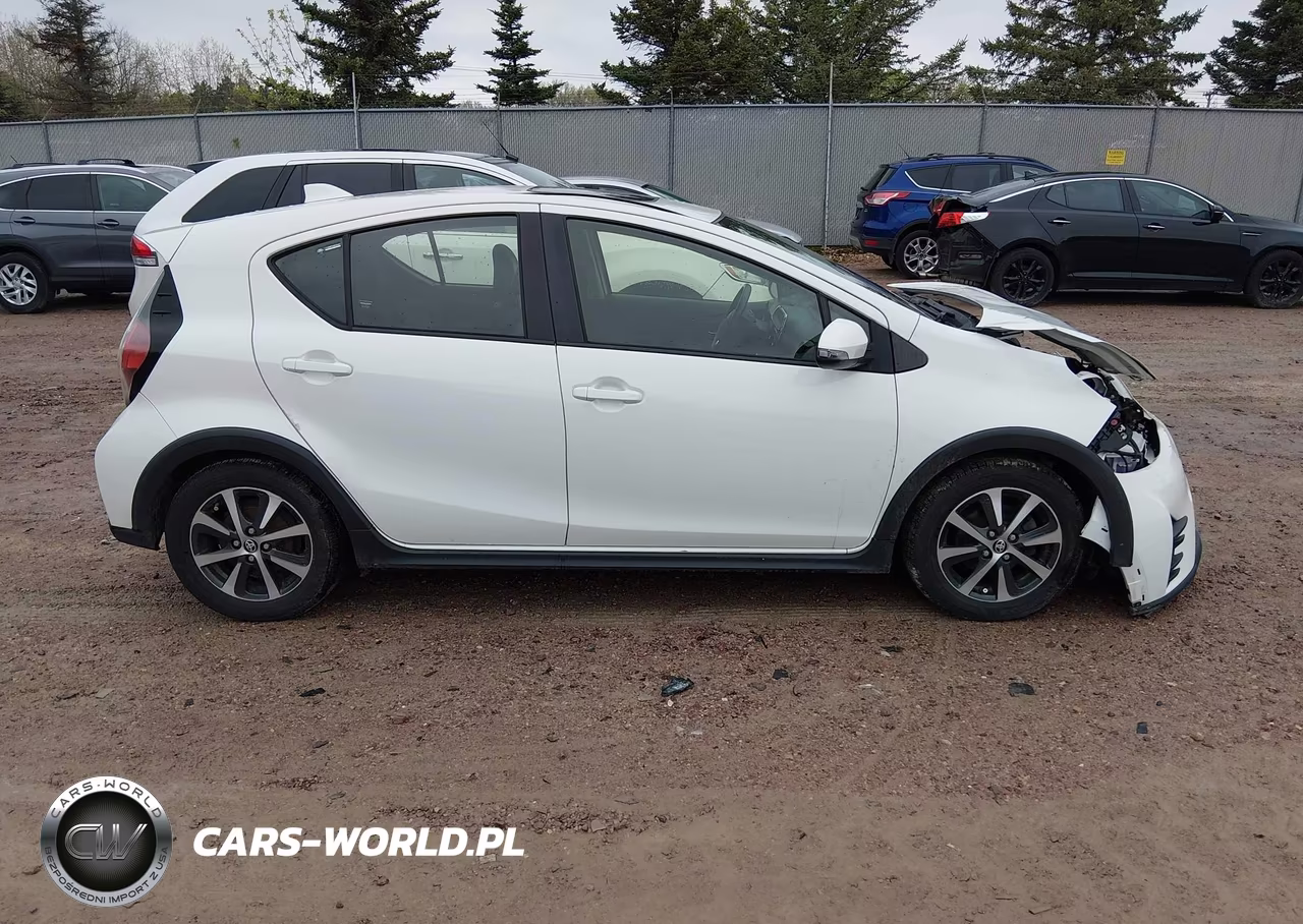 2018 Toyota Prius C Four VIN:JTDKDTB35J1600272 - 14
