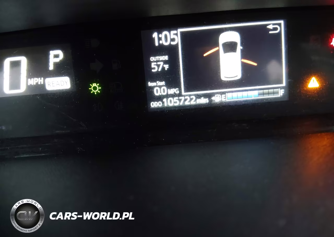 2018 Toyota Prius C Four VIN:JTDKDTB35J1600272 - 16