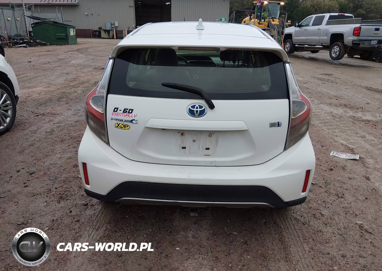 2018 Toyota Prius C Four VIN:JTDKDTB35J1600272 - 17