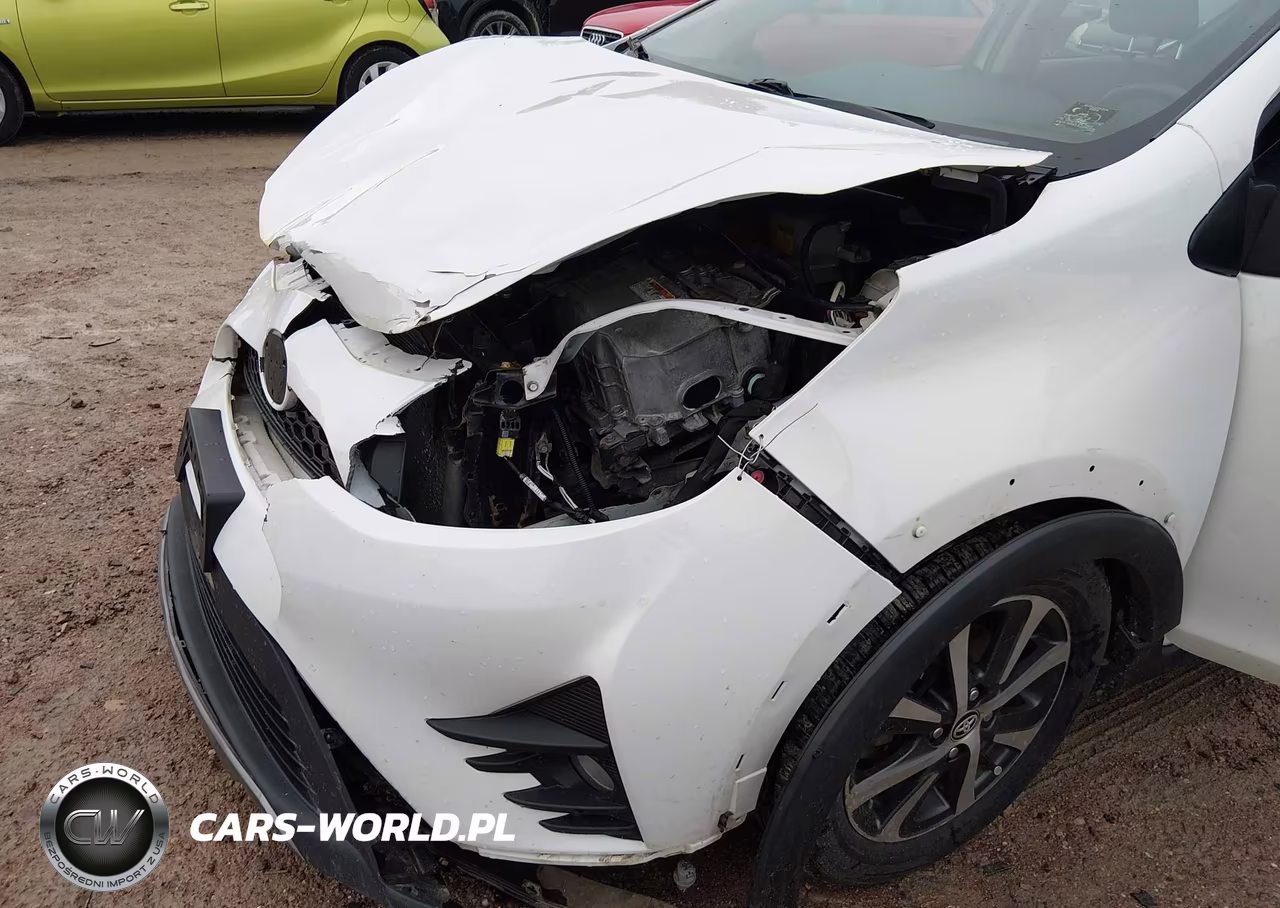 2018 Toyota Prius C Four VIN:JTDKDTB35J1600272 - 19