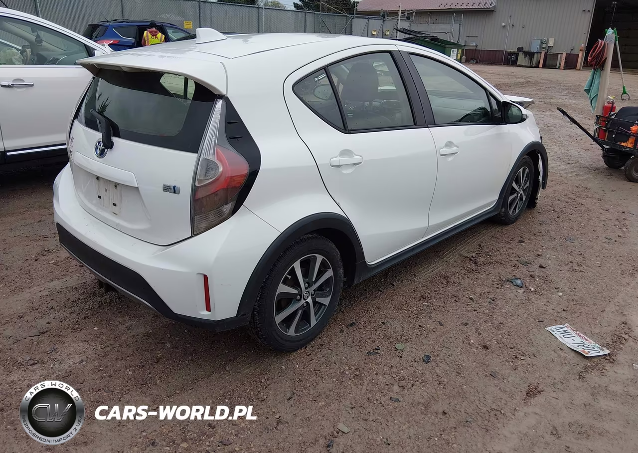 2018 Toyota Prius C Four VIN:JTDKDTB35J1600272 - 4