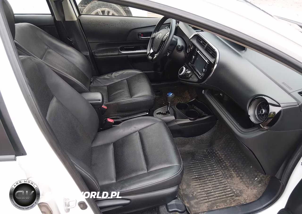 2018 Toyota Prius C Four VIN:JTDKDTB35J1600272 - 5