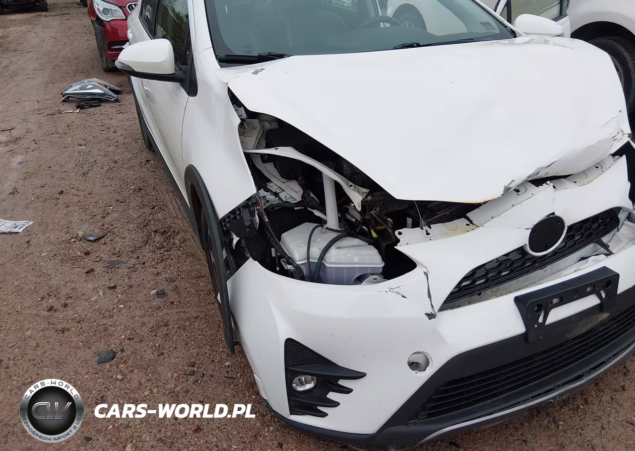 2018 Toyota Prius C Four VIN:JTDKDTB35J1600272 - 6