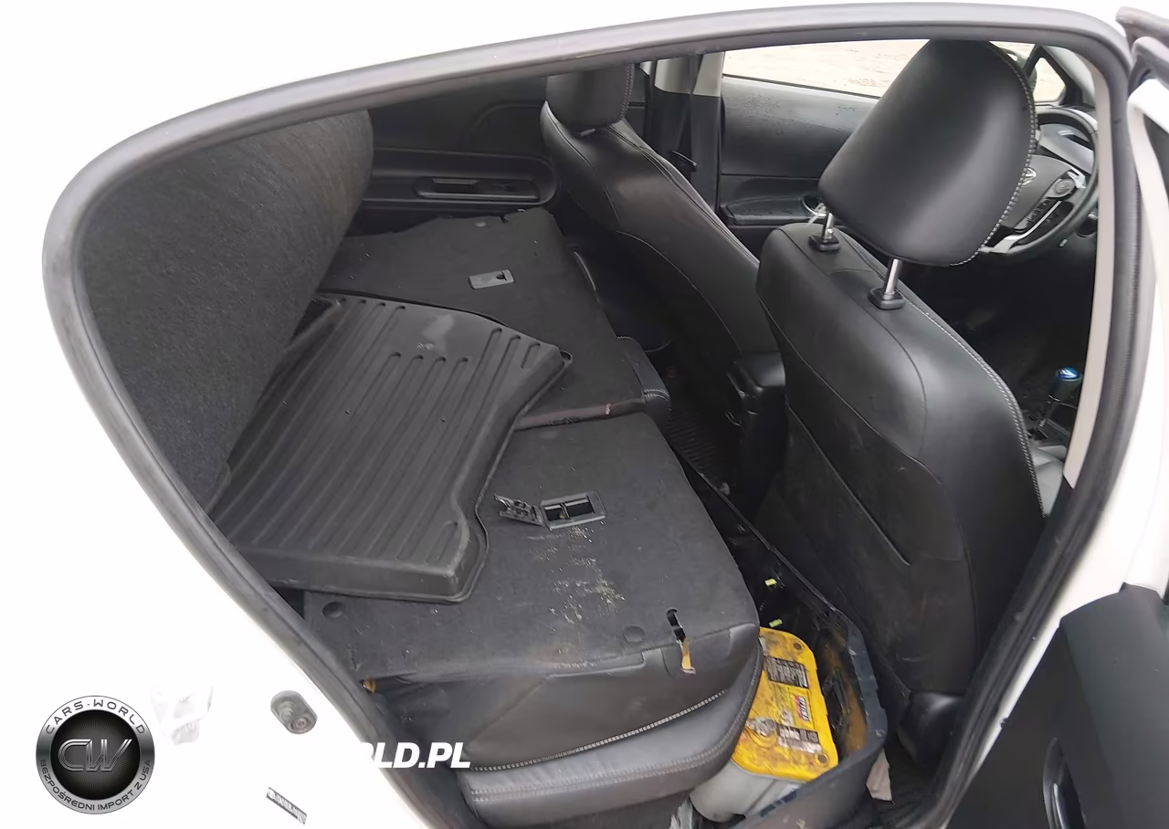 2018 Toyota Prius C Four VIN:JTDKDTB35J1600272 - 8