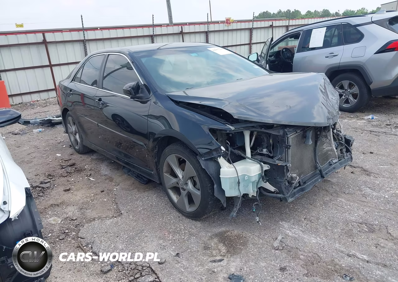 2014 Toyota Camry Se Sport – zdjęcie 1 z 16