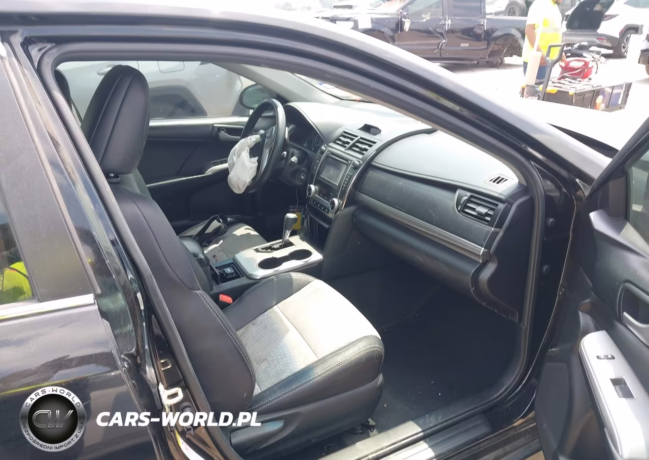 2014 Toyota Camry Se Sport VIN:4T1BF1FK1EU728069 - 5