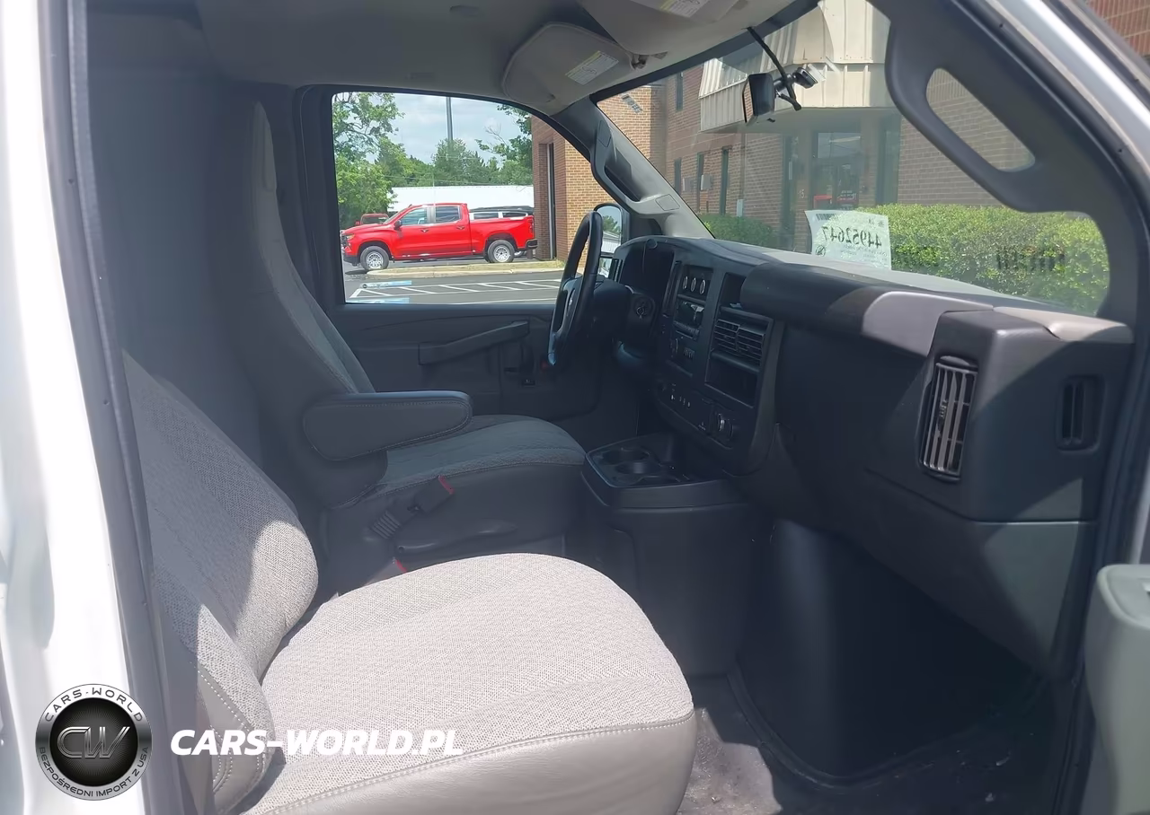 2018 Chevrolet Express 2500 Work Van VIN:1GCWGAFG6J1233134 - 5