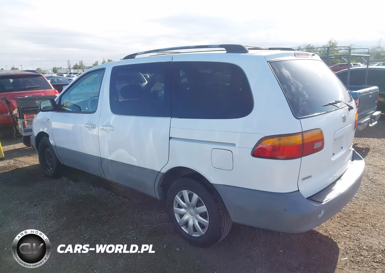 1999 Toyota Sienna Le VIN:4T3ZF13C9XU105904 - 3