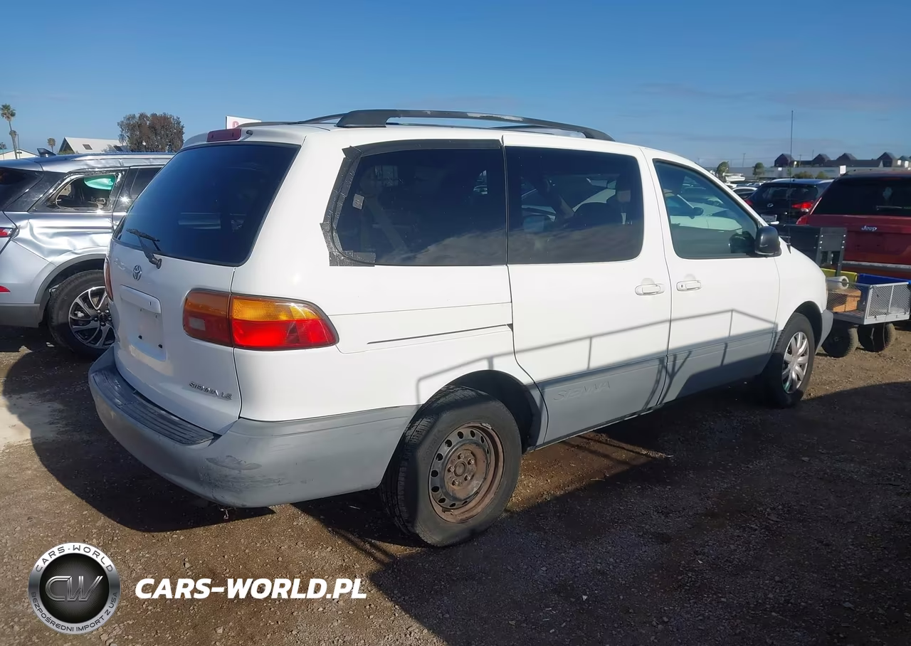 1999 Toyota Sienna Le VIN:4T3ZF13C9XU105904 - 4