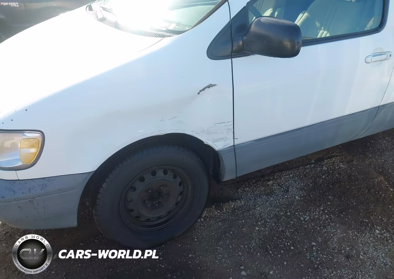 1999 Toyota Sienna Le VIN:4T3ZF13C9XU105904 - 6
