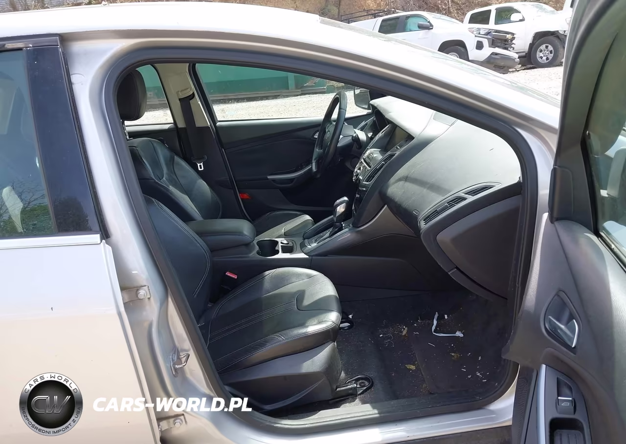 2012 Ford Focus Titanium VIN:1FAHP3N20CL102501 - 5