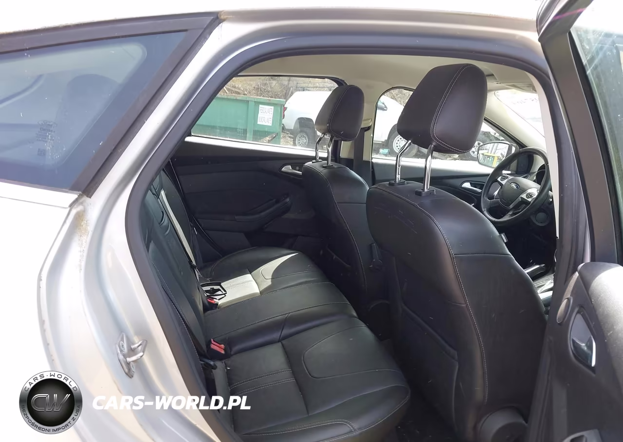 2012 Ford Focus Titanium VIN:1FAHP3N20CL102501 - 8