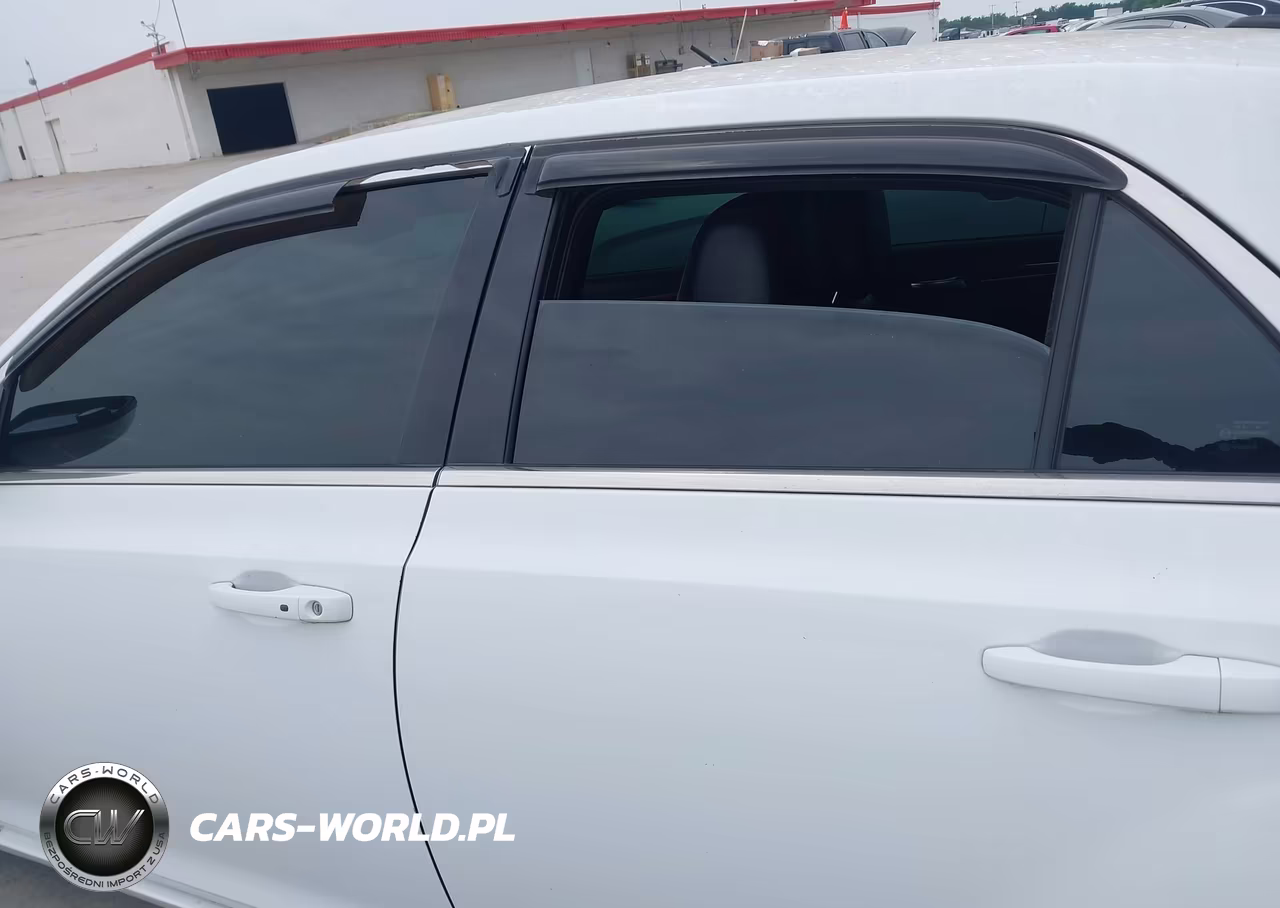 2013 Chrysler 300 Motown VIN:2C3CCAAG2DH569010 - 12