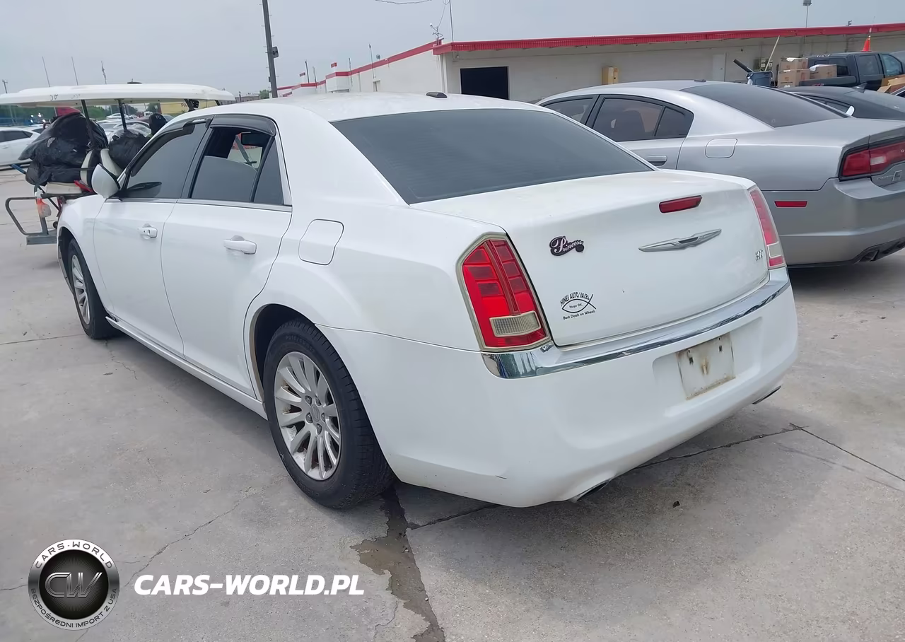 2013 Chrysler 300 Motown VIN:2C3CCAAG2DH569010 - 3